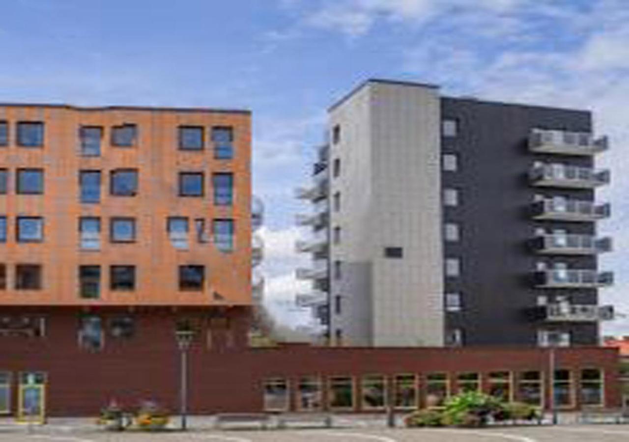 Continental Apartment Hotel Knivsta Knivsta  Екстер'єр фото